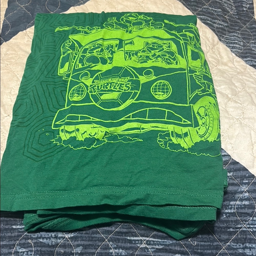 Green Graphic Tee - Short Sleeve